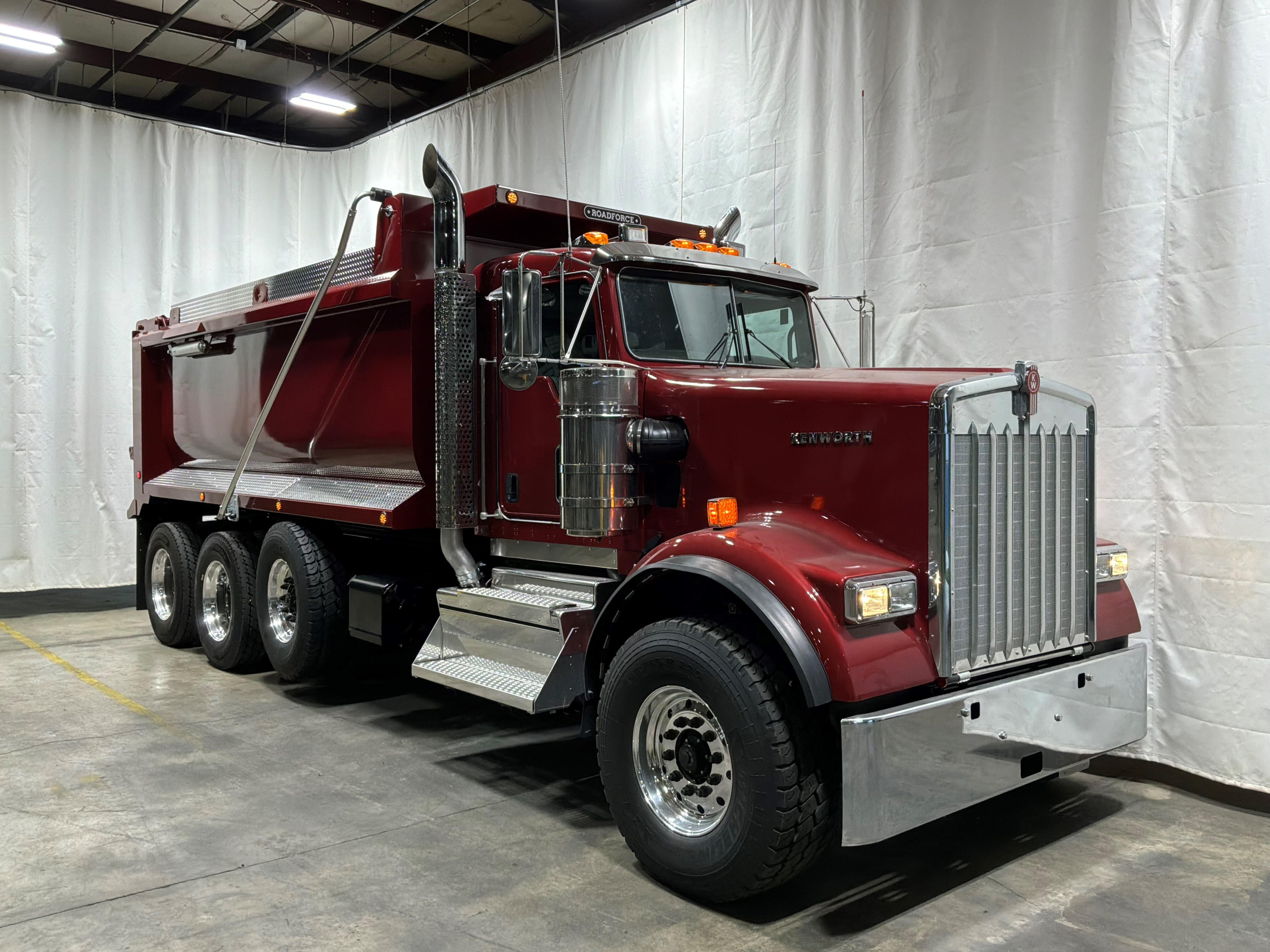2027 KENWORTH W900 in Kansas City, MO