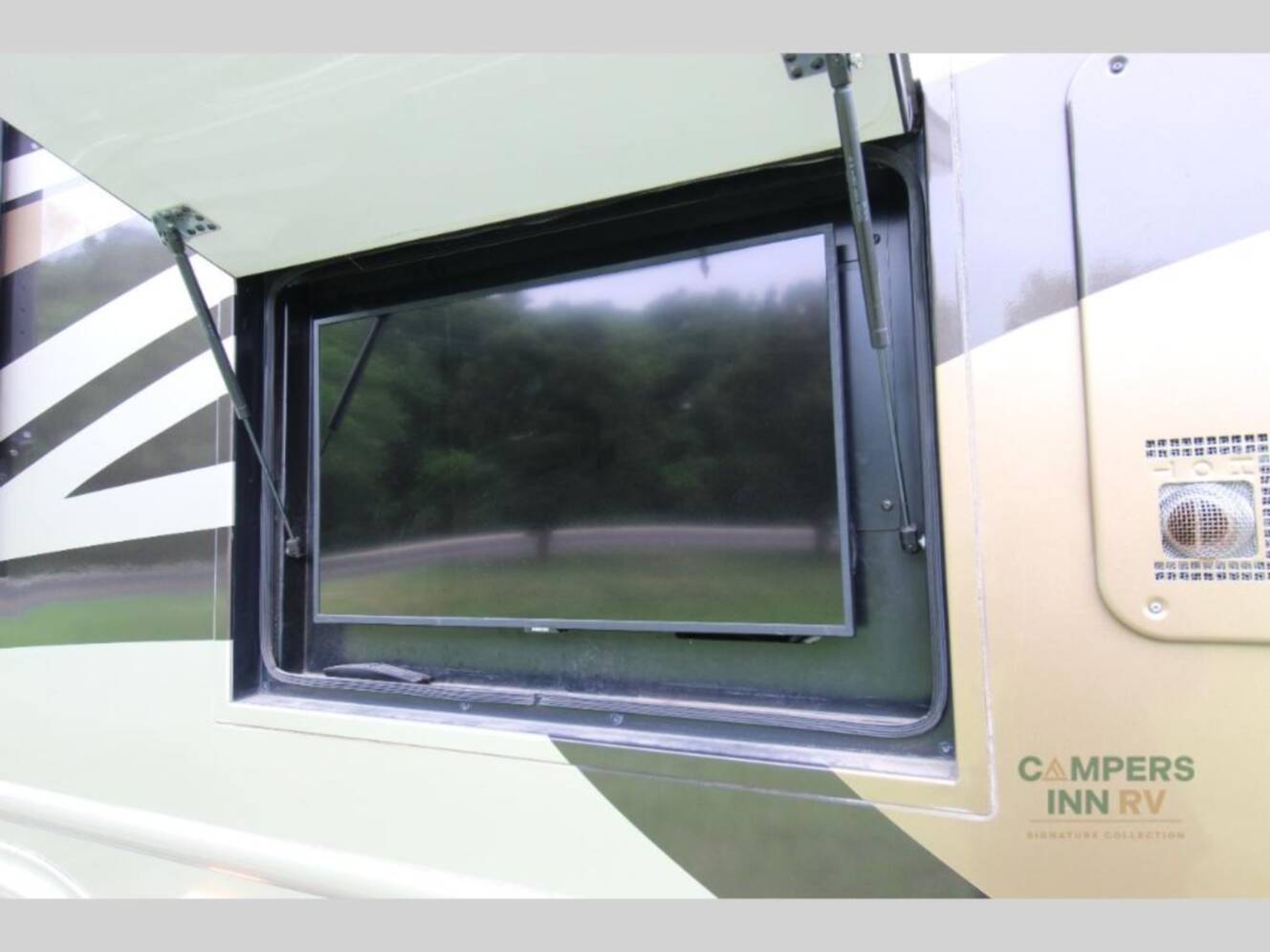 A photo of this 2015 Thor Motor Coach Palazzo 33.2