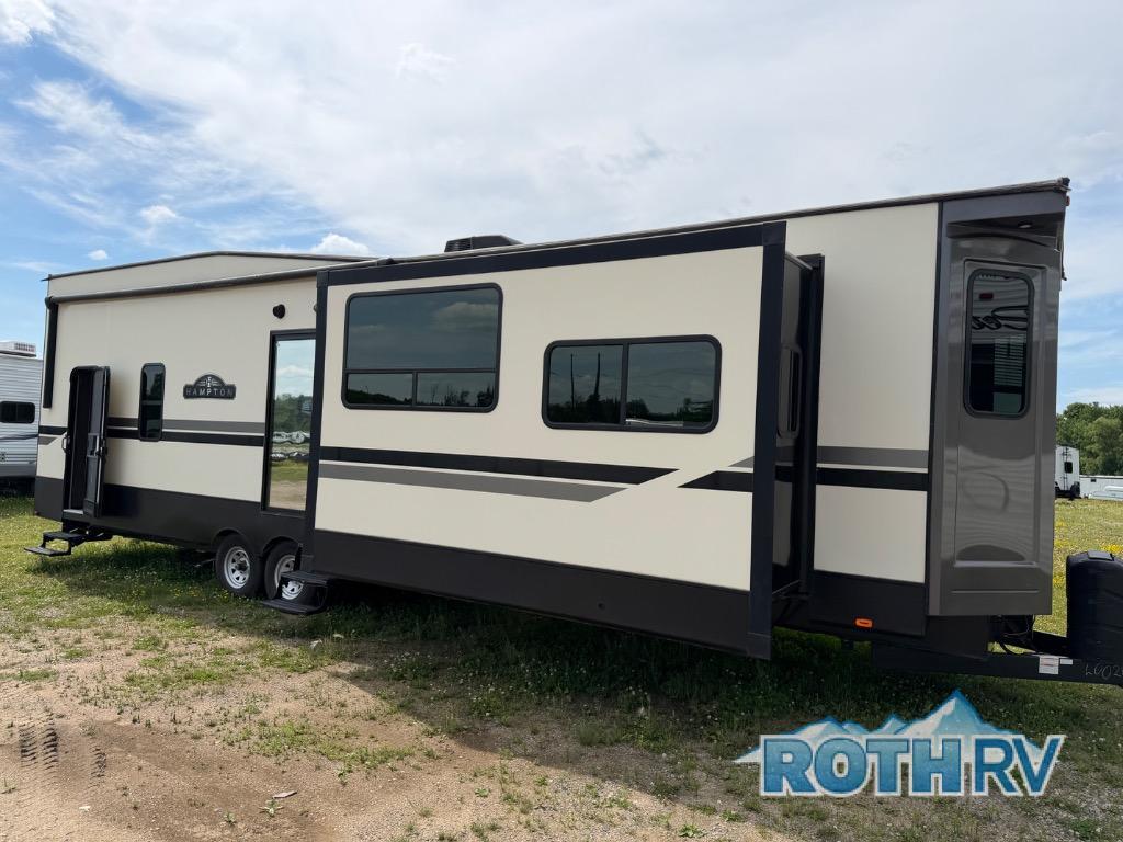 2020 Crossroads Rv Hampton HP370FDL in grand rapids MN