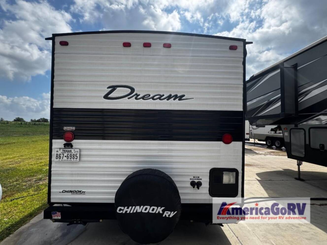 A photo of this 2022 Chinook DREAM D260BH