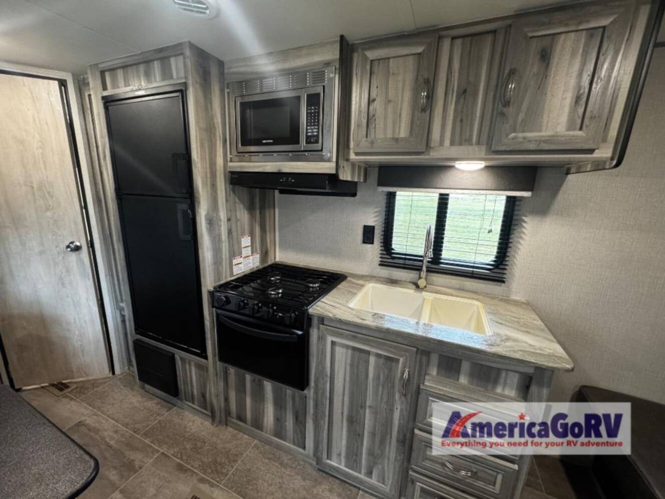 A photo of this 2022 Chinook DREAM D260BH