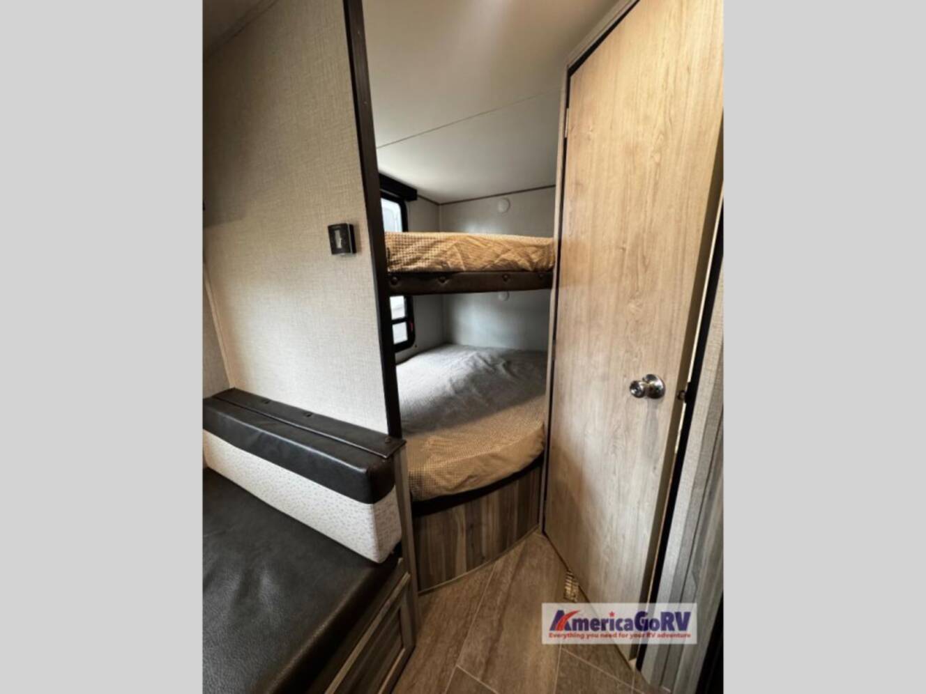 A photo of this 2022 Chinook DREAM D260BH