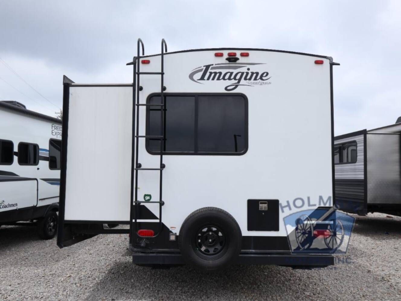 A photo of this 2022 Grand Design Imagine 3250BH