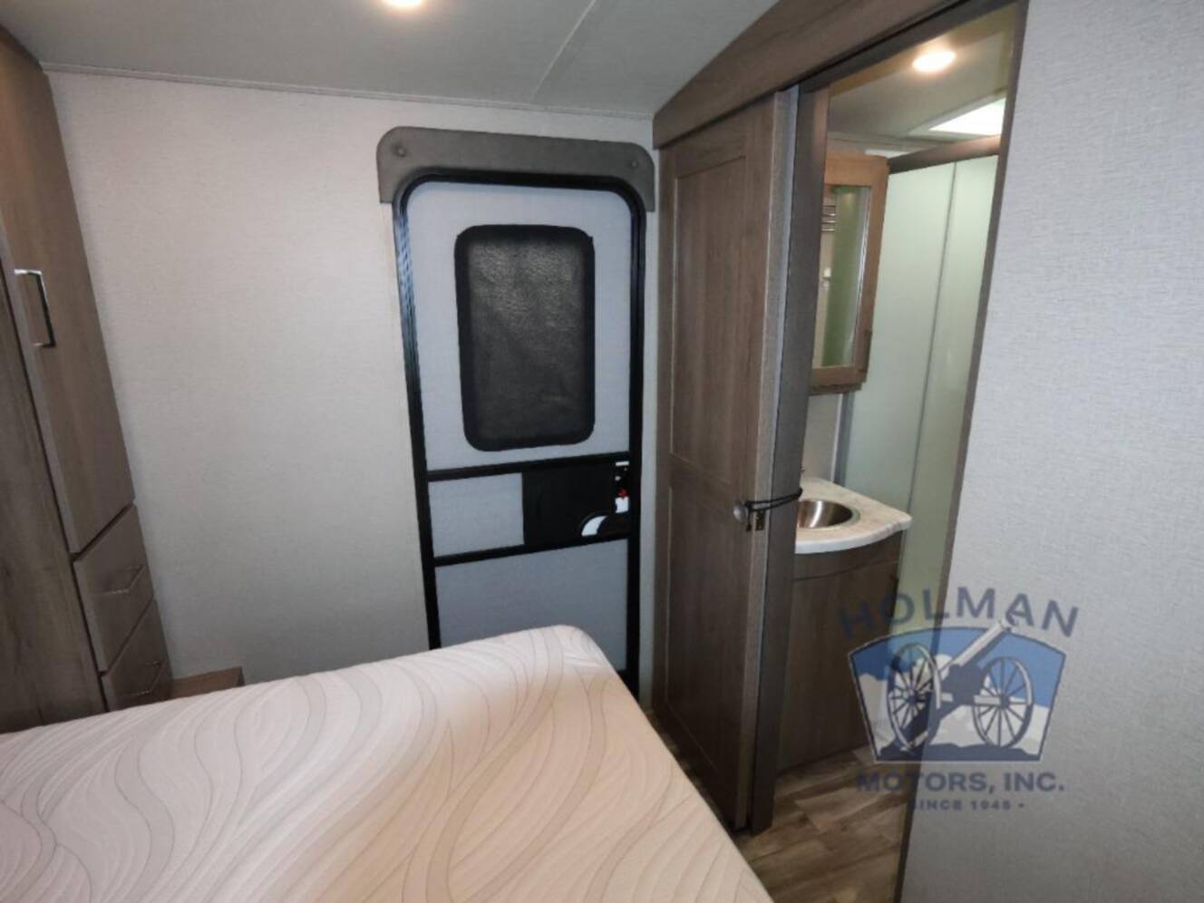 A photo of this 2022 Grand Design Imagine 3250BH