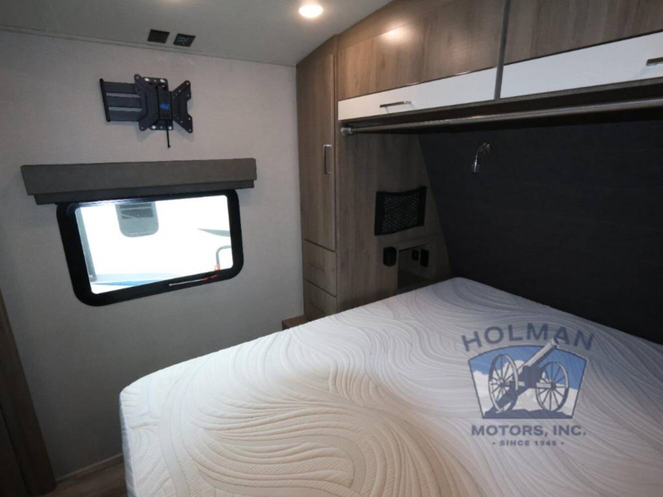 A photo of this 2022 Grand Design Imagine 3250BH