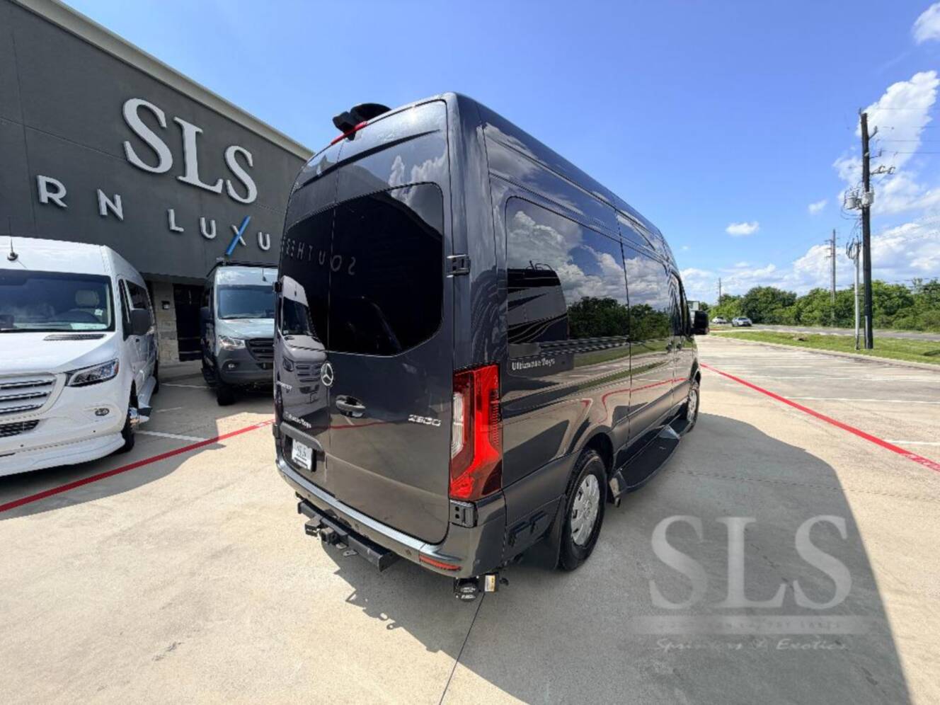 A photo of this 2024 Midwest Automotive Designs Luxe Cruiser D4