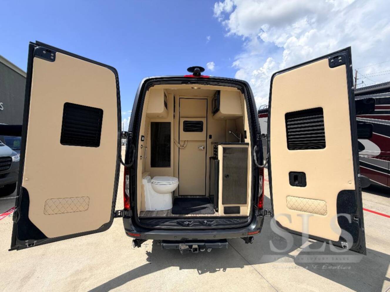 A photo of this 2024 Midwest Automotive Designs Luxe Cruiser D4