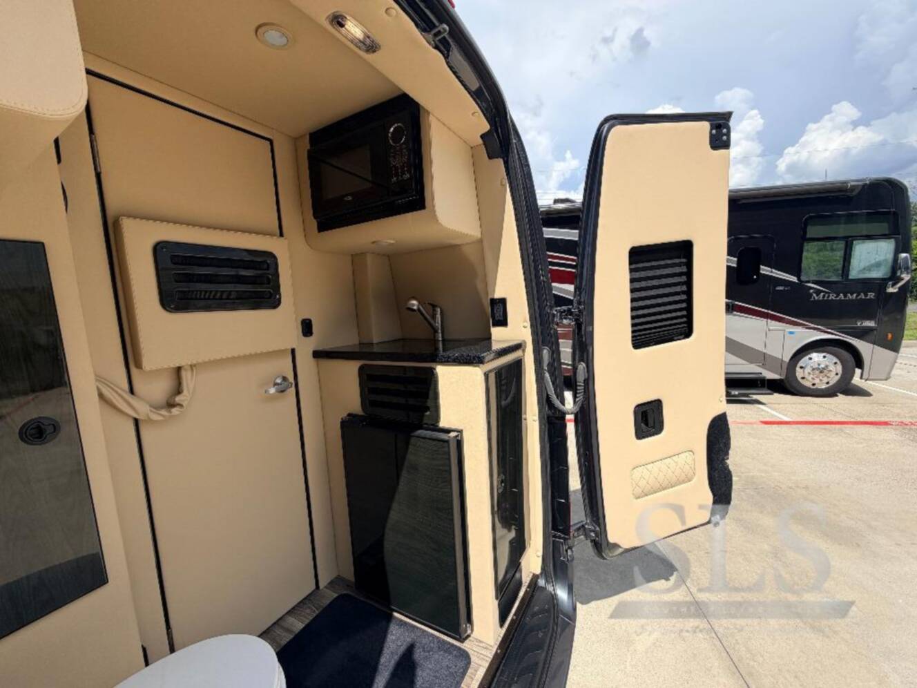 A photo of this 2024 Midwest Automotive Designs Luxe Cruiser D4