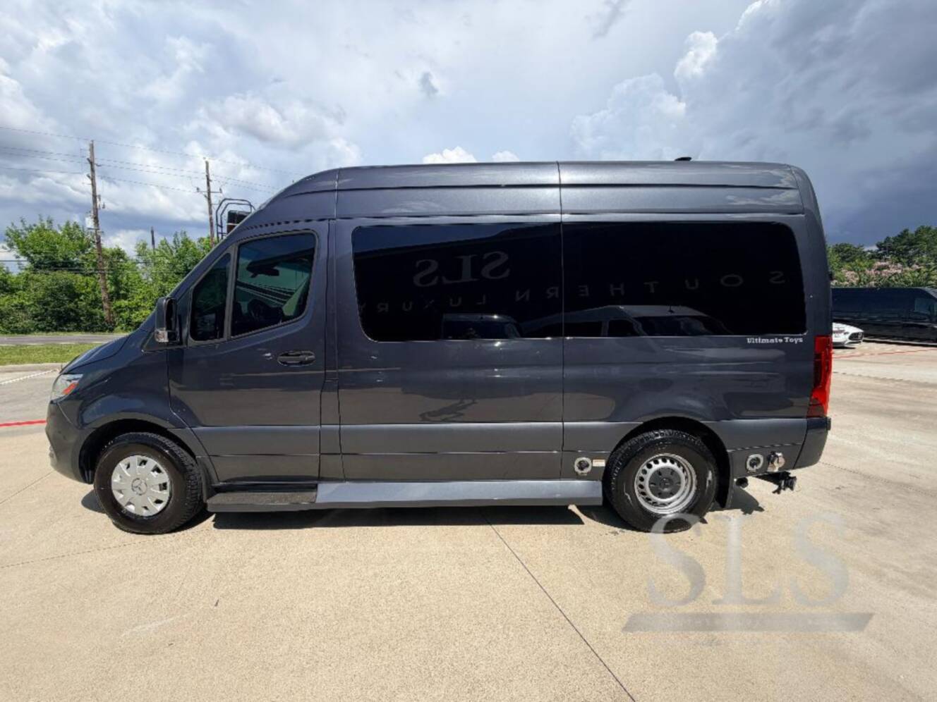 A photo of this 2024 Midwest Automotive Designs Luxe Cruiser D4