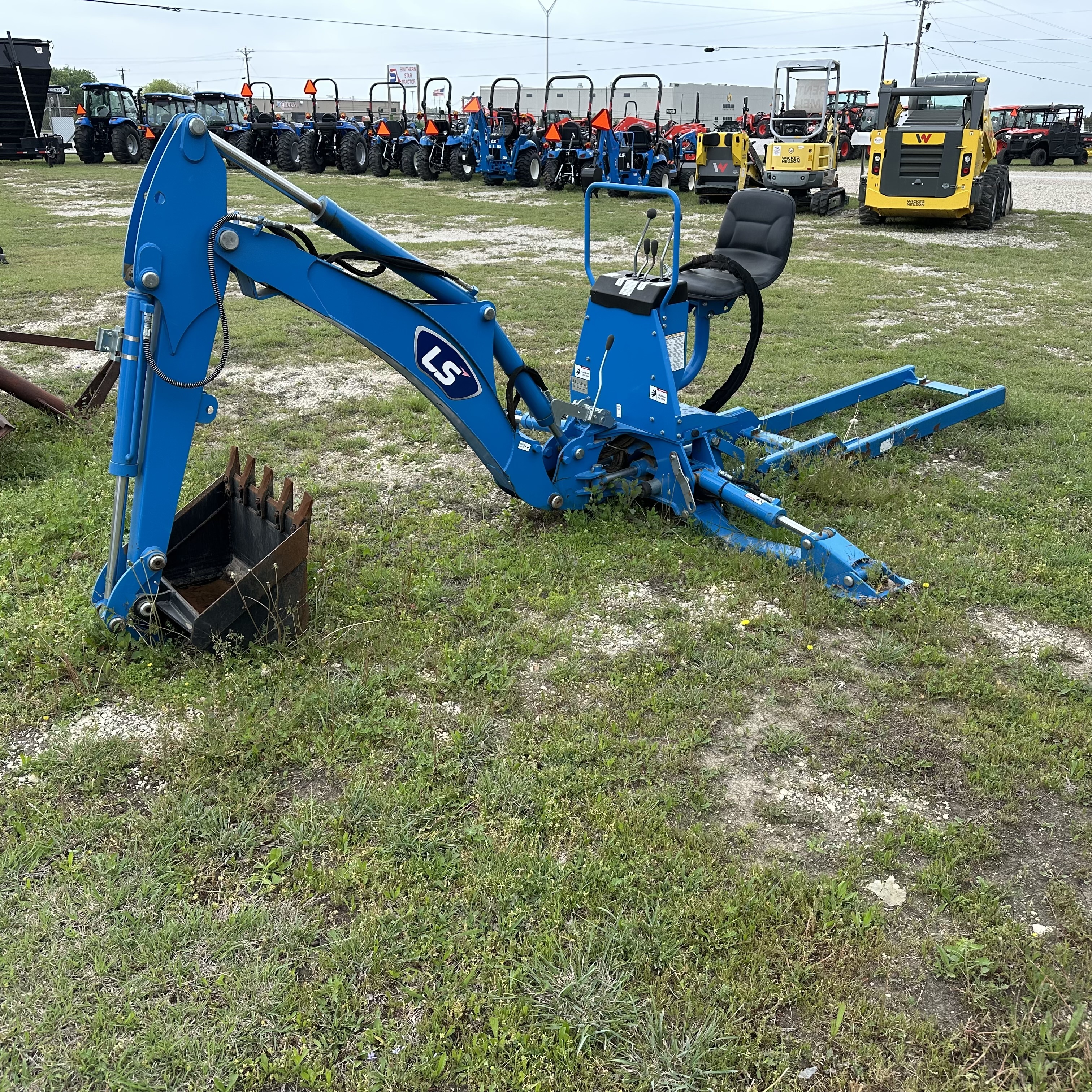 2021 LS Tractor LB3100 in Alvarado, TX