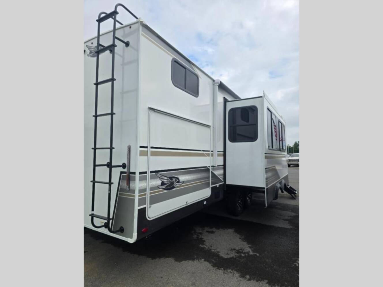 A photo of this 2027 Jayco Eagle 312BHOK