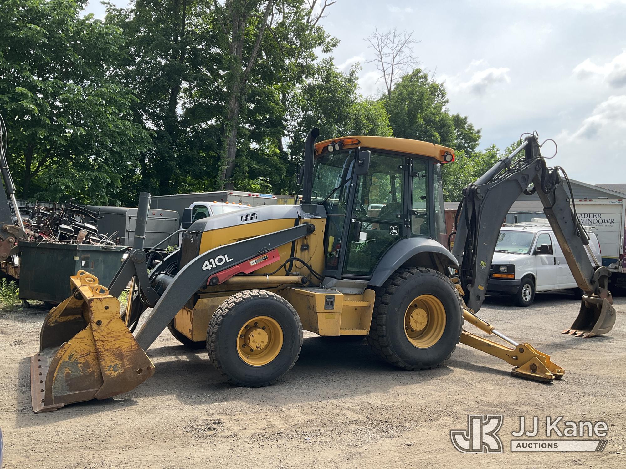 2017 John Deere 410L 4x4 in Branchville, NJ