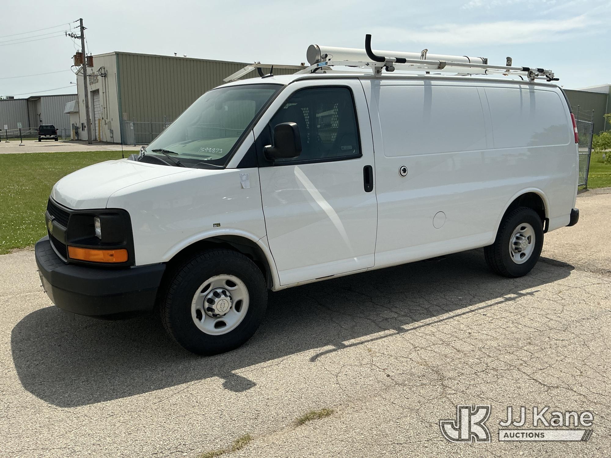 2015 CHEVROLET Express G2500 in Neenah, WI