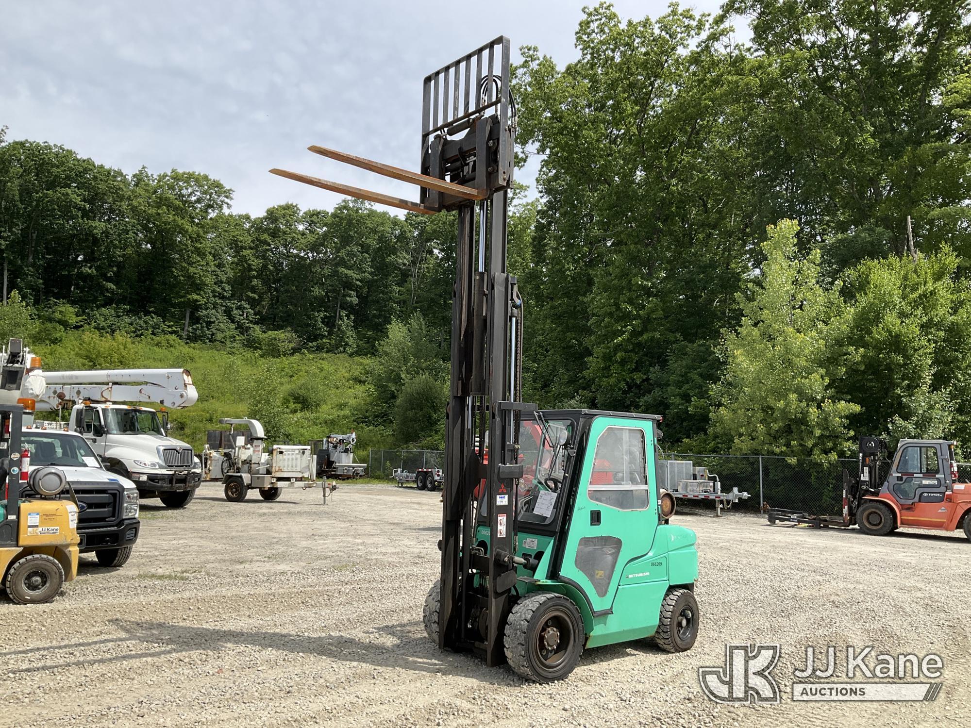2006 Mitsubishi FG30N in Shrewsbury, MA