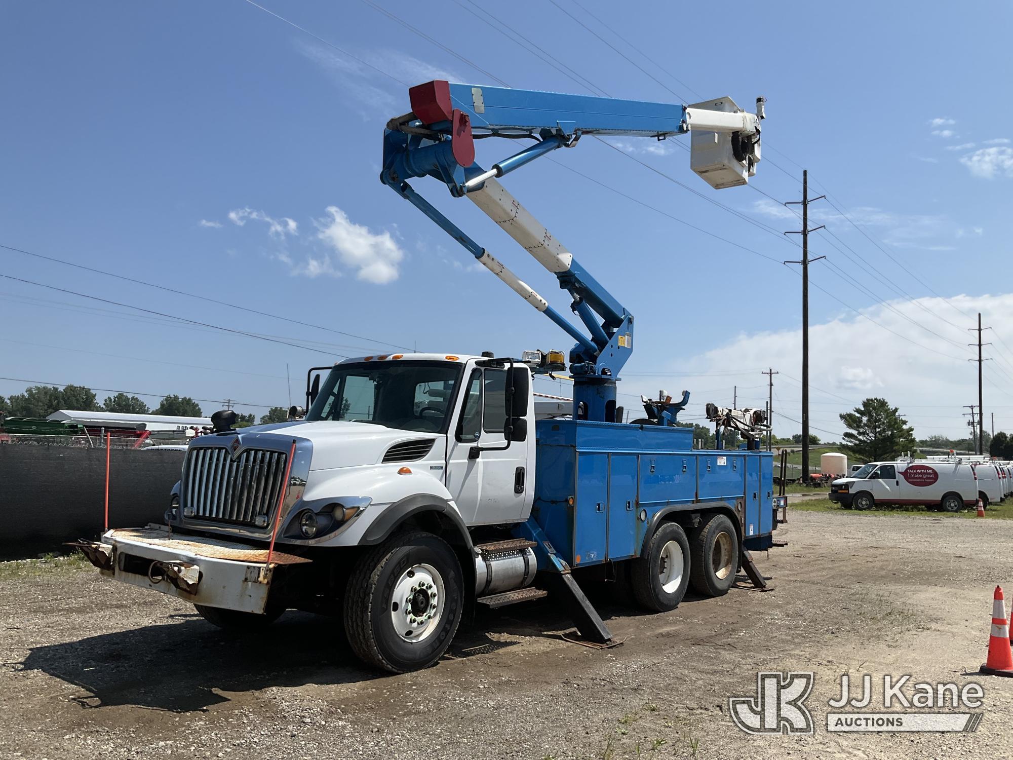 2015 INTERNATIONAL 7400 in Charlotte, MI