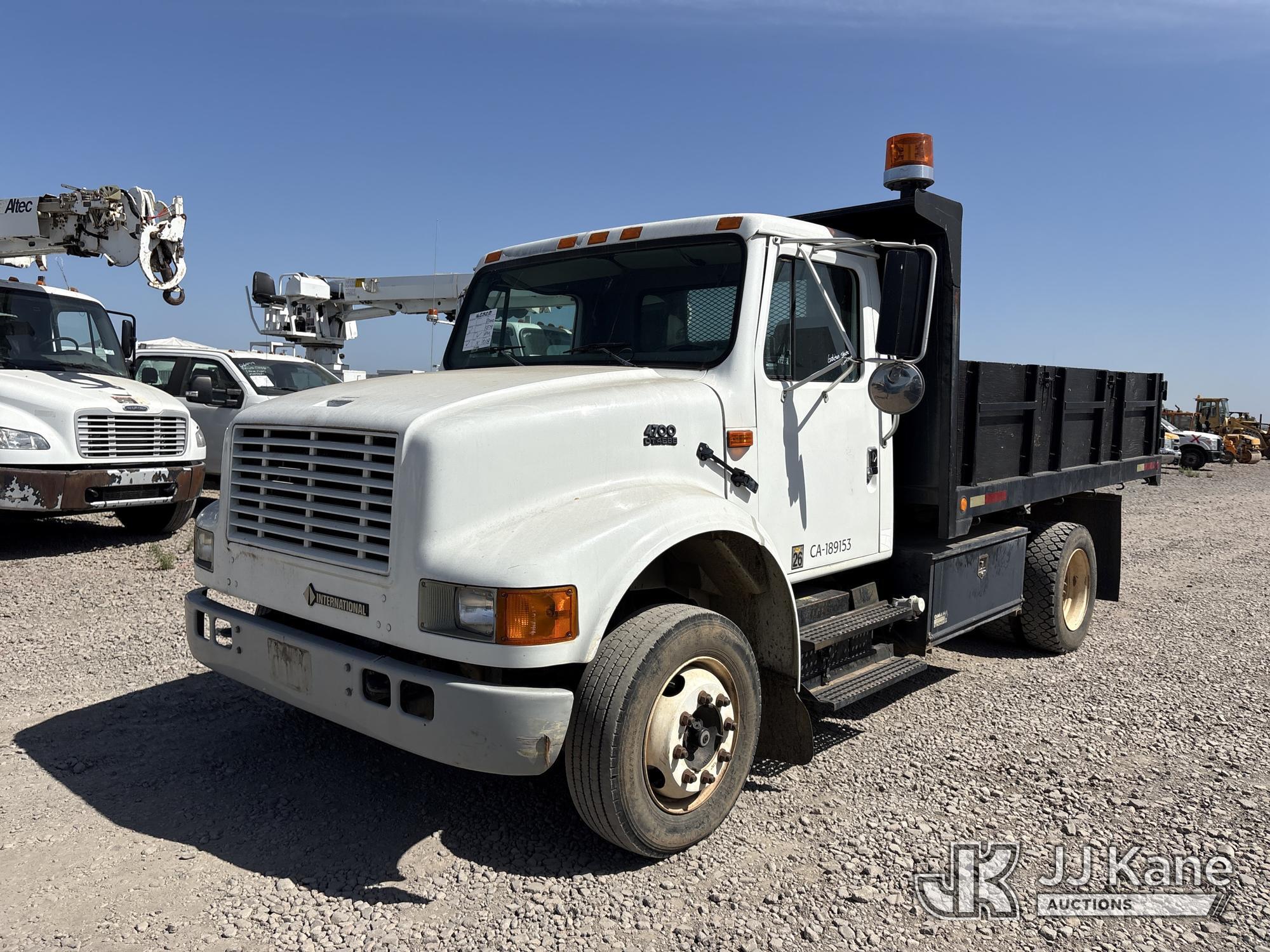 2001 International 4700 in Dixon, CA