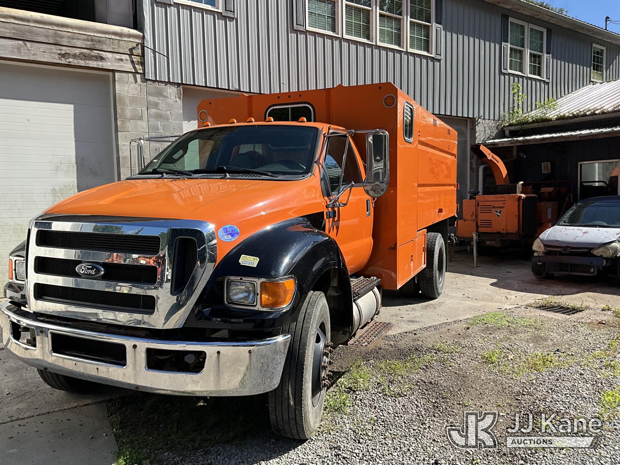 2015 FORD F750 in Hanover, WV