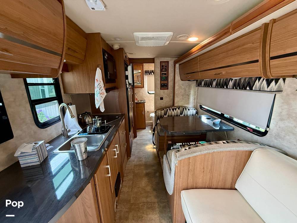 2014 Itasca Navion 24M in copiague NY
