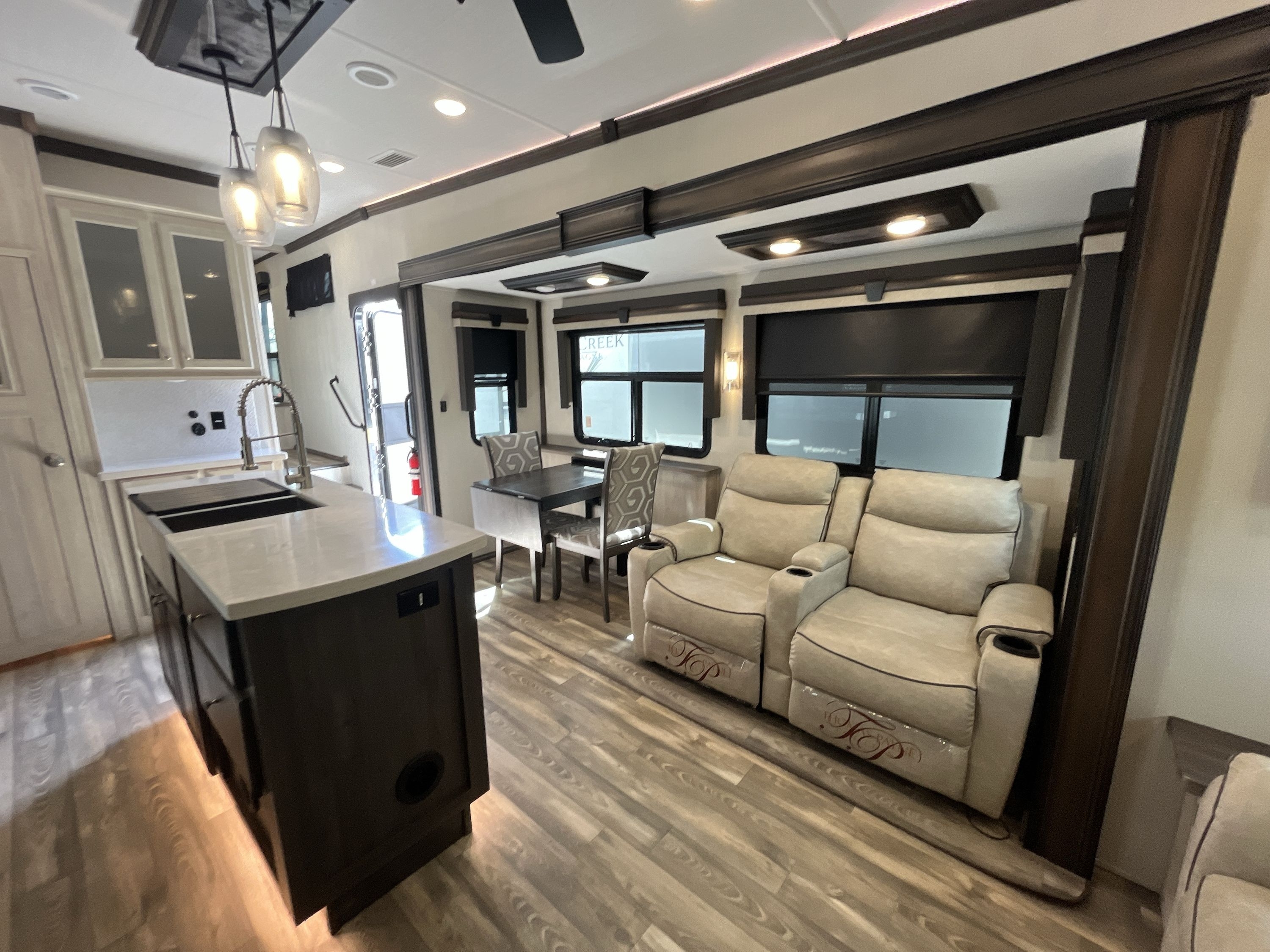 2022 Forest River CARDINAL LUXURY 320RLX in clermont FL