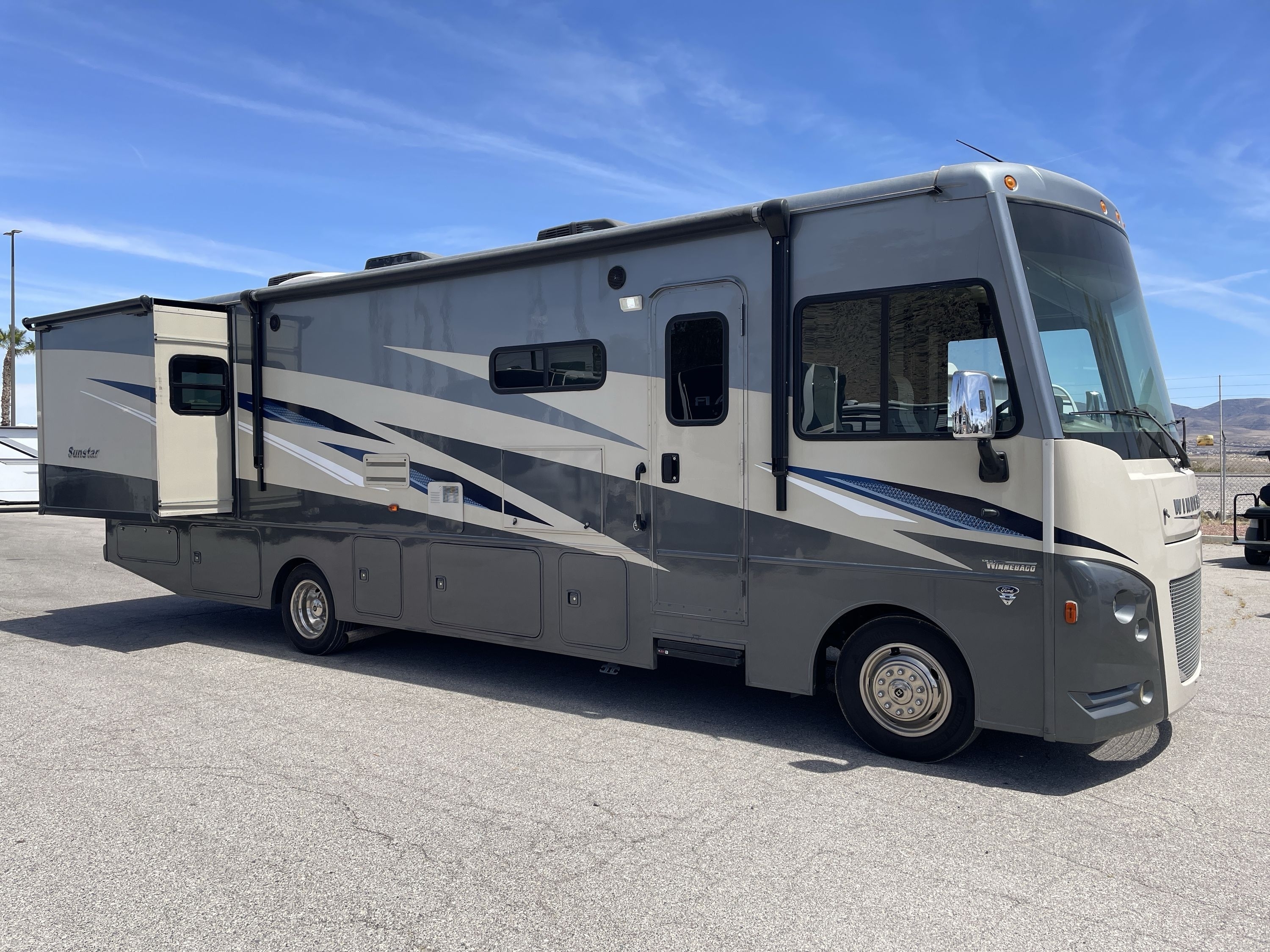 2022 Winnebago SUNSTAR 32M in las vegas NV