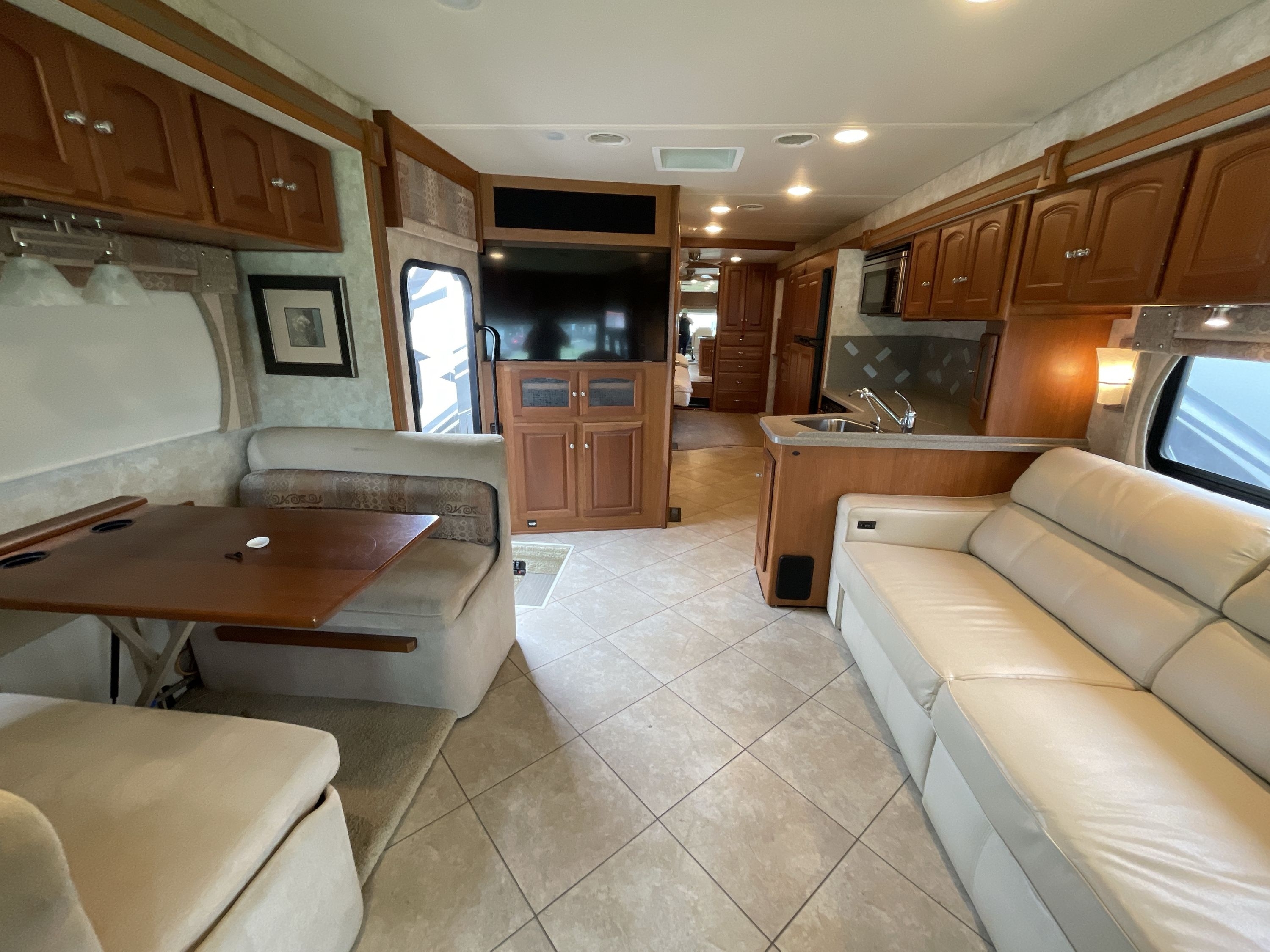 2012 Winnebago ADVENTURER 35P in lakewood NJ