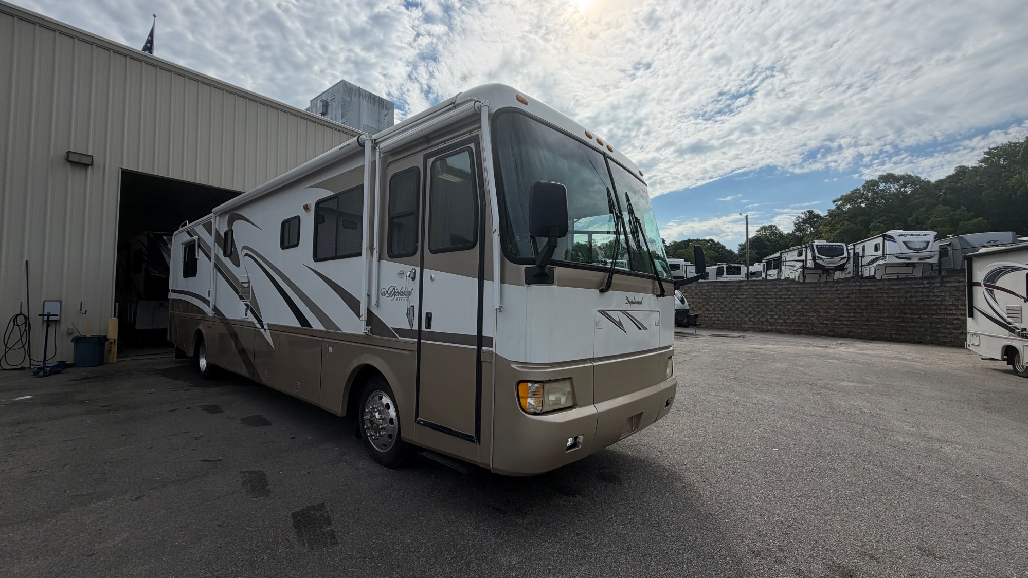 2001 Monaco DIPLOMAT 40PBD 330HP in garner NC