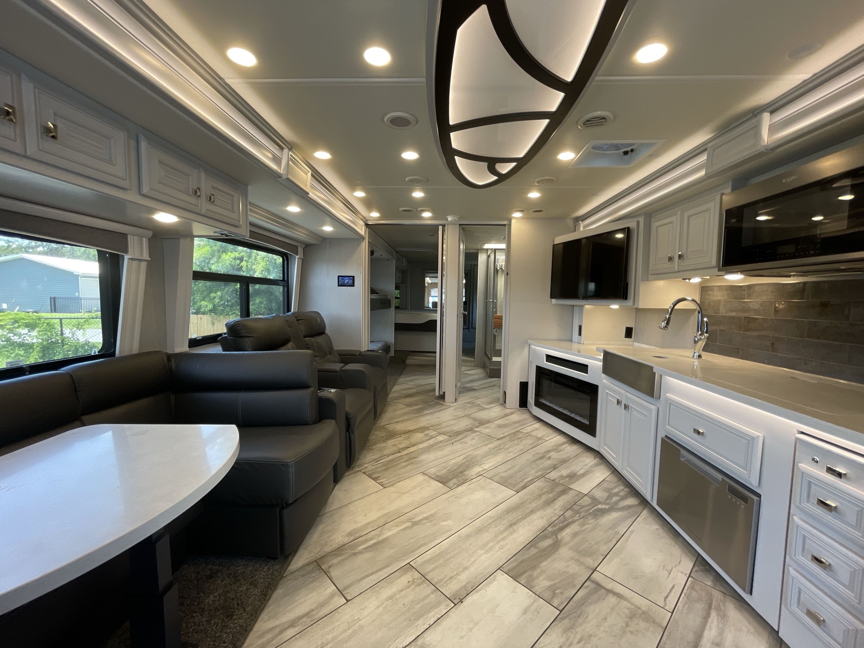 2021 Fleetwood DISCOVERY LXE 40G in panama city FL