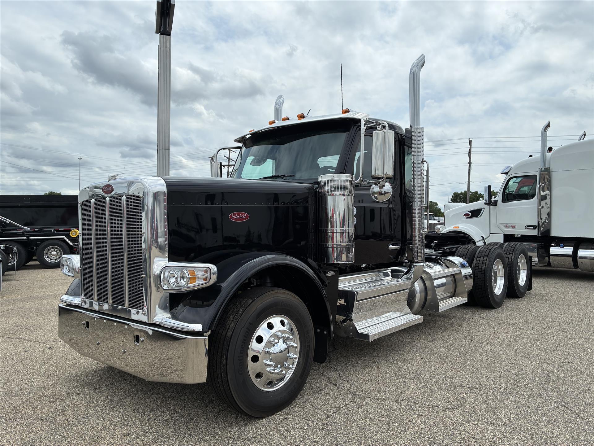 2027 Peterbilt 589 in South Saint Paul, MN