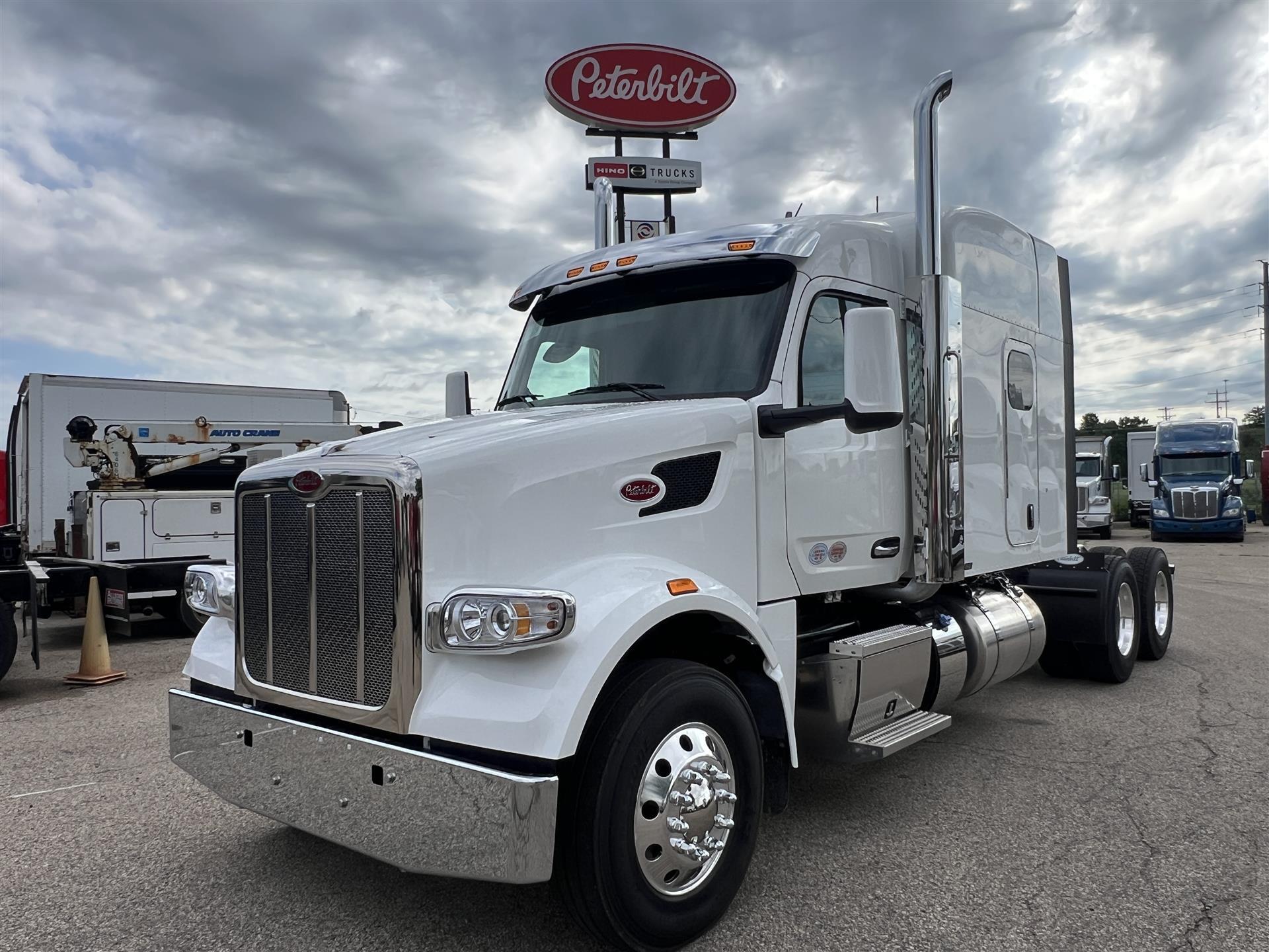 2027 PETERBILT 567 in South Saint Paul, MN