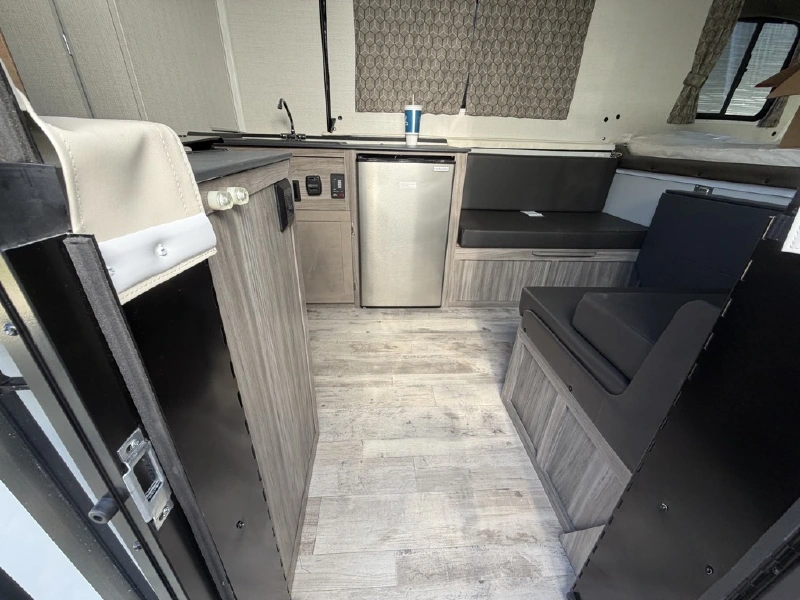 2027 TRAILMANOR 2720 SERIES QB