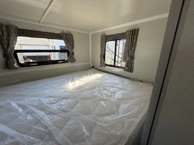 2027 TRAILMANOR 2720 SERIES QB