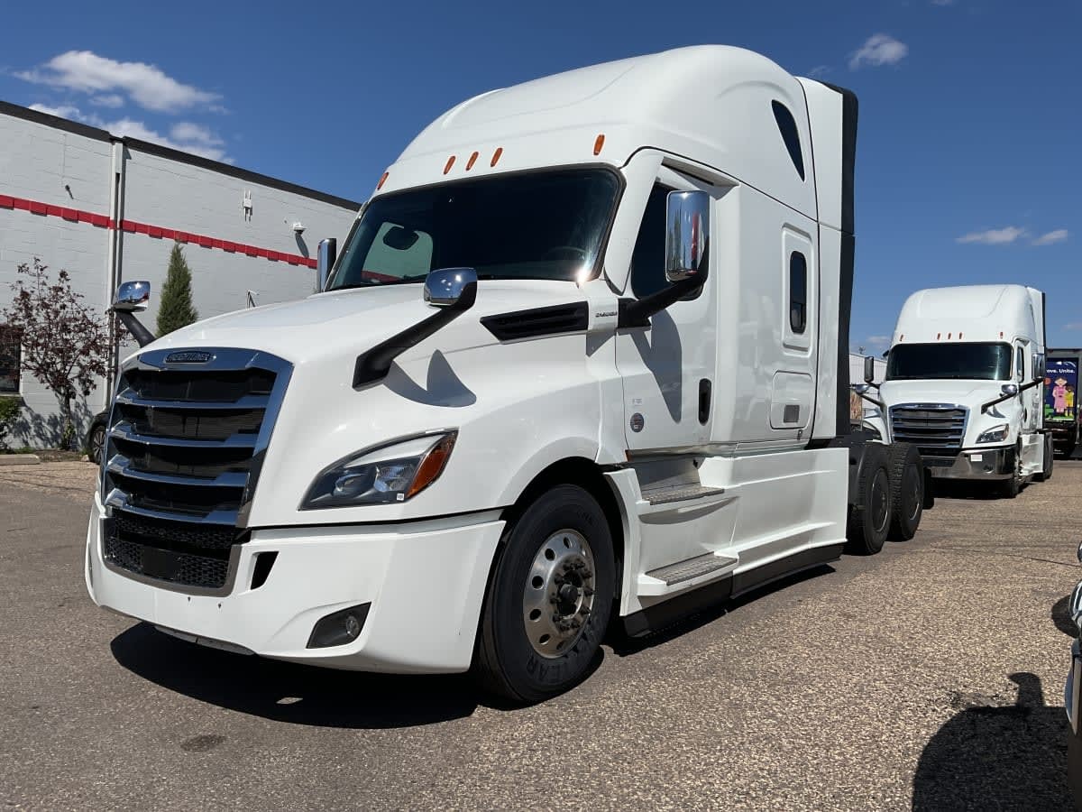 2021 FREIGHTLINER CASCADIA 126 in Minneapolis, MN