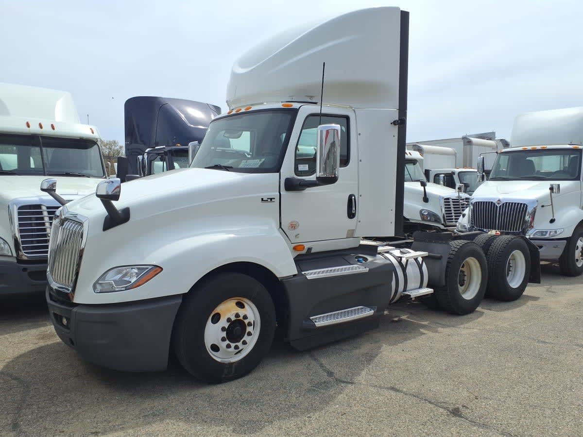 2018 INTERNATIONAL LT625 DAYCAB T/A in Warwick, RI