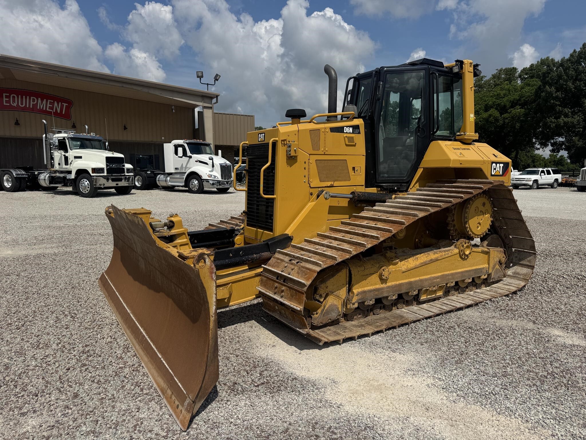 2018 CATERPILLAR D6N LGP in Jackson, TN