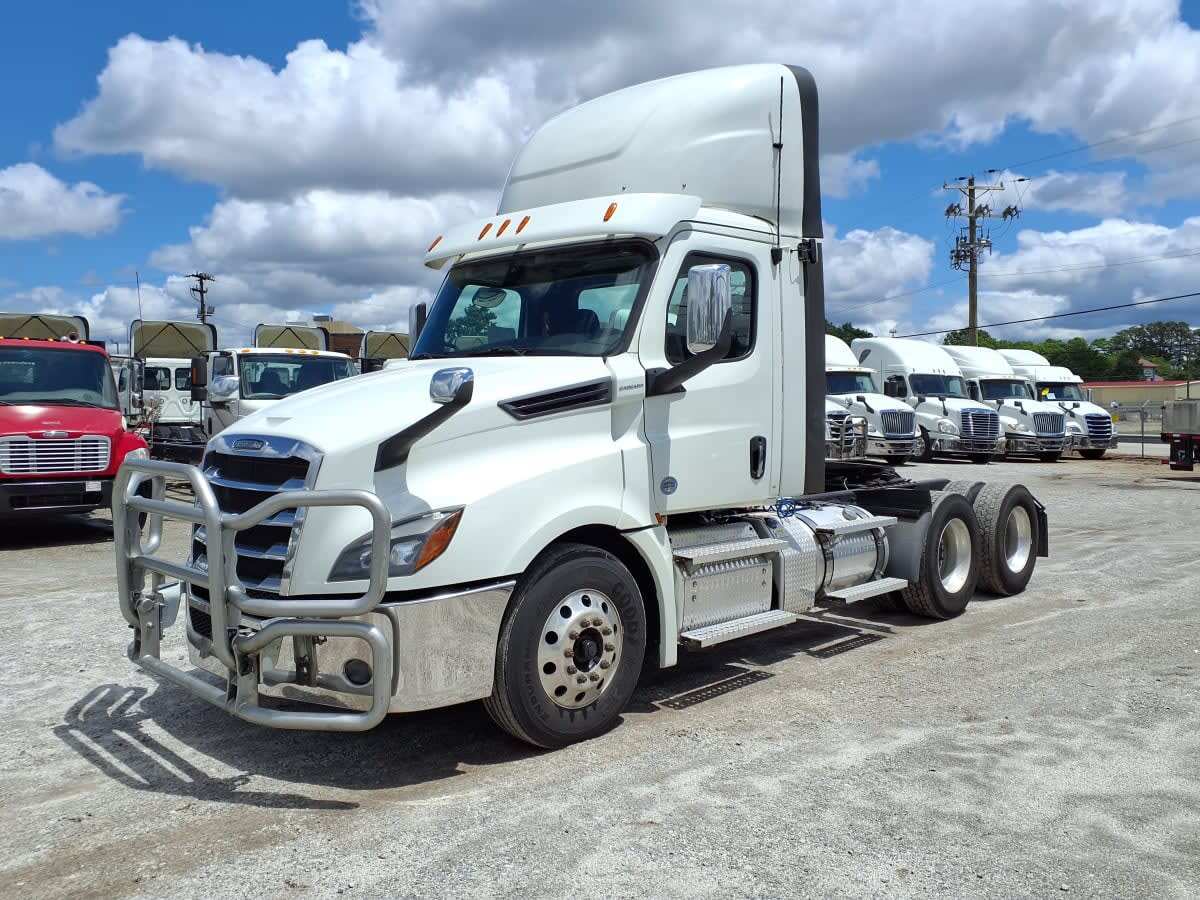 2020 FREIGHTLINER CASCADIA 126 in Greenville, SC