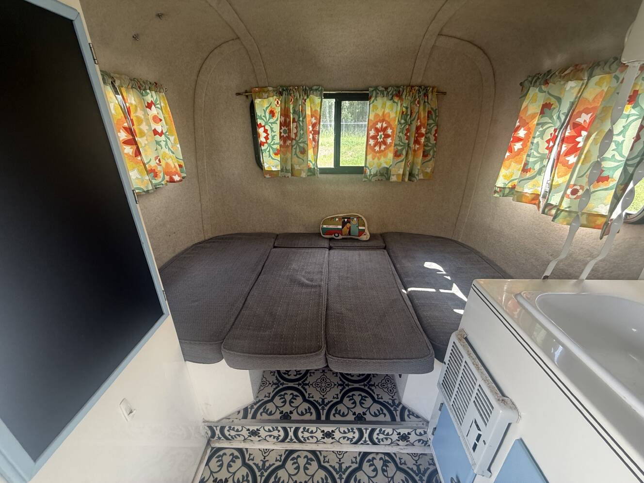 A photo of this 2009 Scamp 13' DELUXE