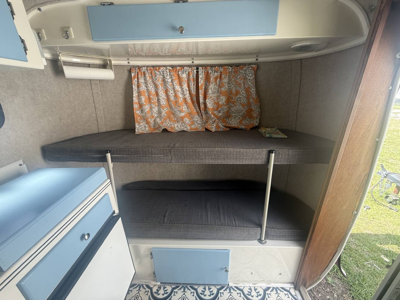 A photo of this 2009 Scamp 13' DELUXE