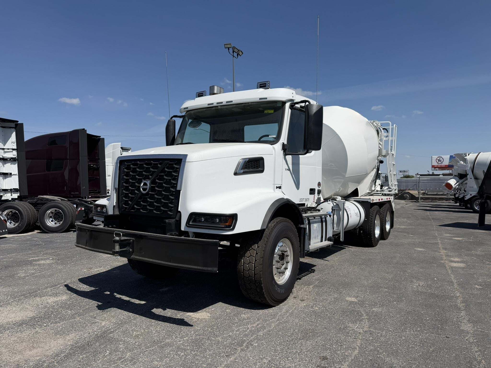 2026 VOLVO VHD64F300 in Dallas, TX