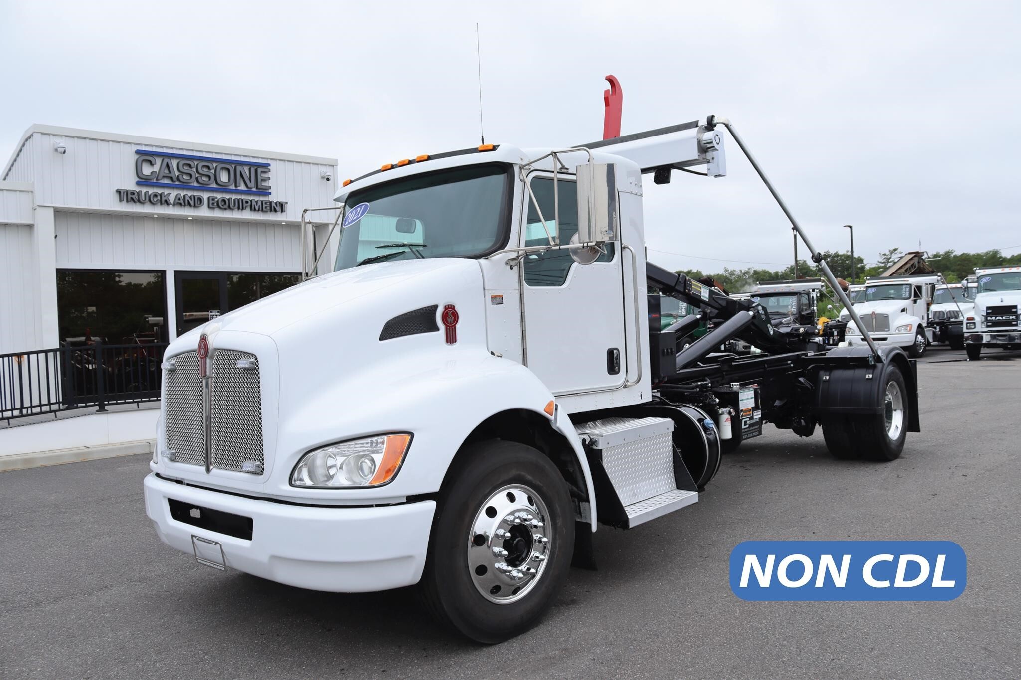2021 KENWORTH T270 in Ronkonkoma, NY
