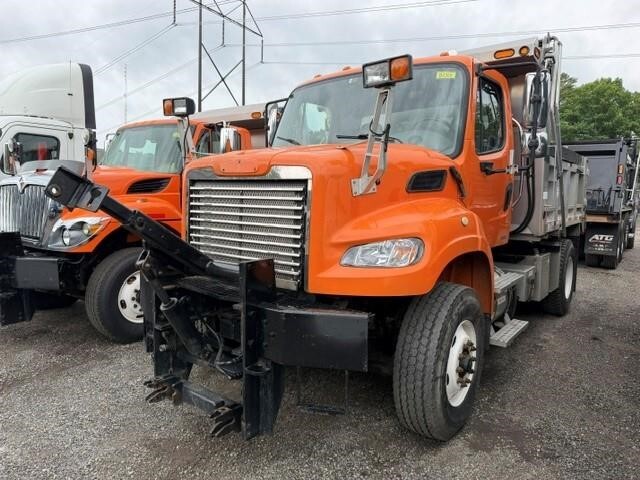 2011 FREIGHTLINER BUSINESS CLASS M2 106 in Seabrook, NH