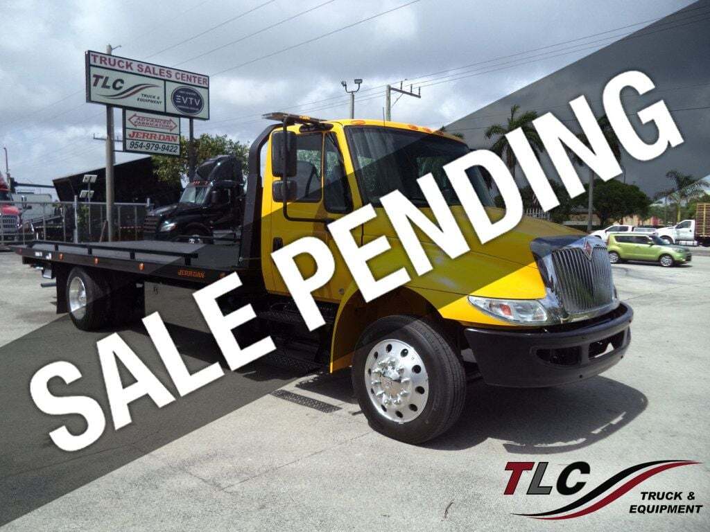 2019 INTERNATIONAL 4300 W/ BRAND NEW 22FT JERR-DAN 6 TON XLP BED PLUS MORE in Pompano Beach, FL