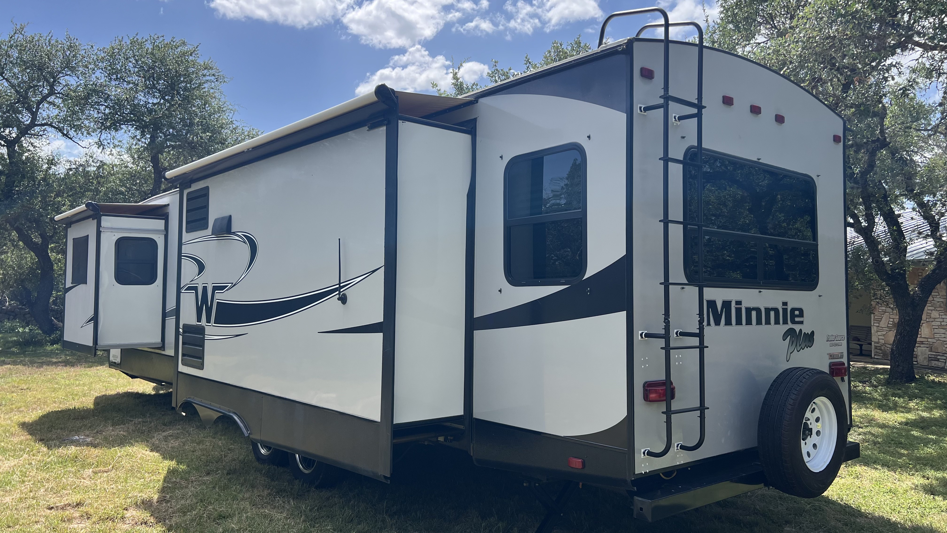 2018 Winnebago MINNIE PLUS 30RLSS in san antonio TX