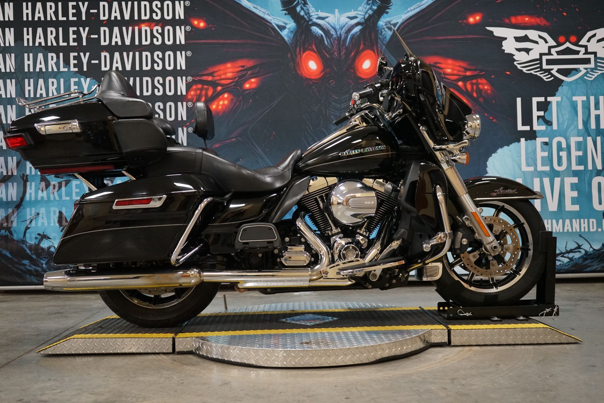 2016 Harley-Davidson Electra Glide® Ultra Classic® ULTRA CLASSIC FLHTCU in Williamstown, WV