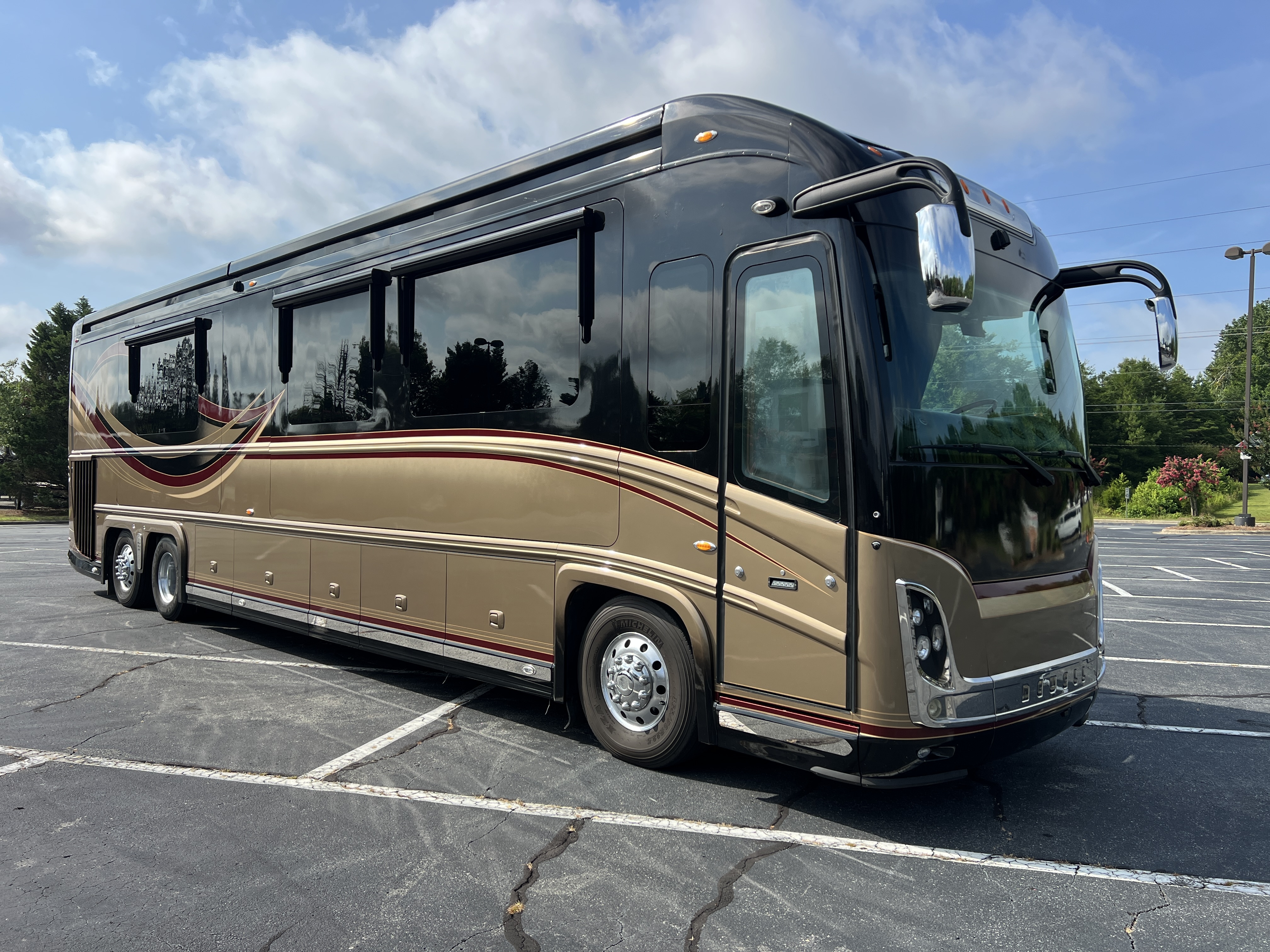2012 Newell Coach P2000I RV