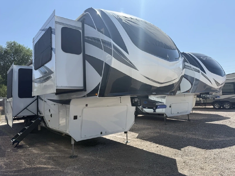 2025 GRAND DESIGN SOLITUDE 382WB R