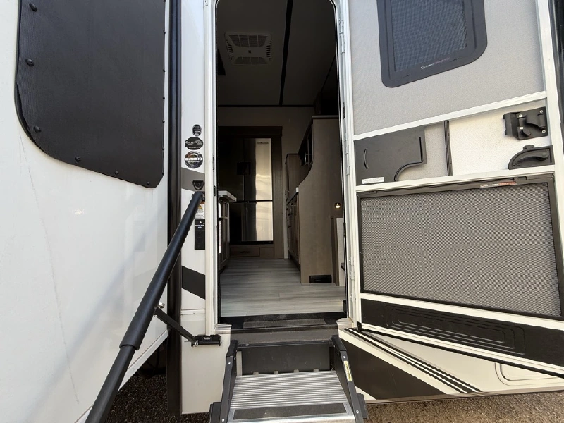 2025 GRAND DESIGN SOLITUDE 382WB R