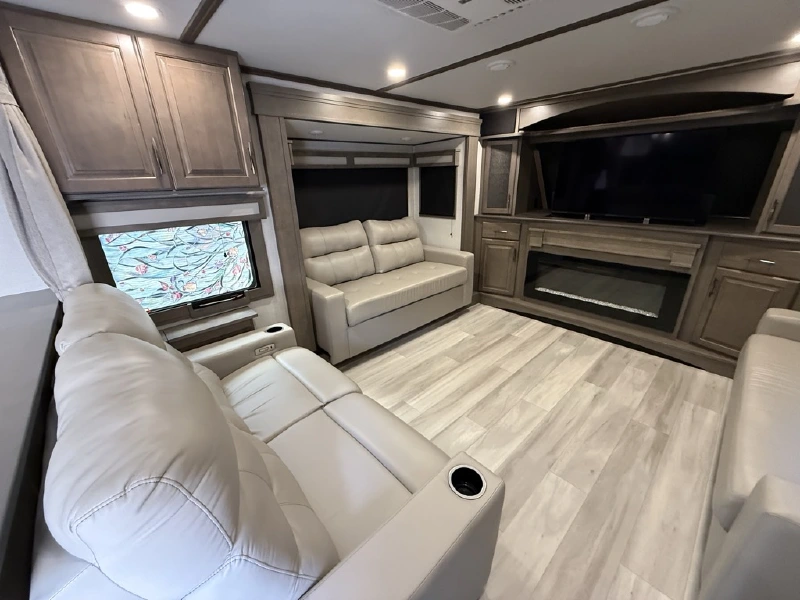 2025 GRAND DESIGN SOLITUDE 382WB R