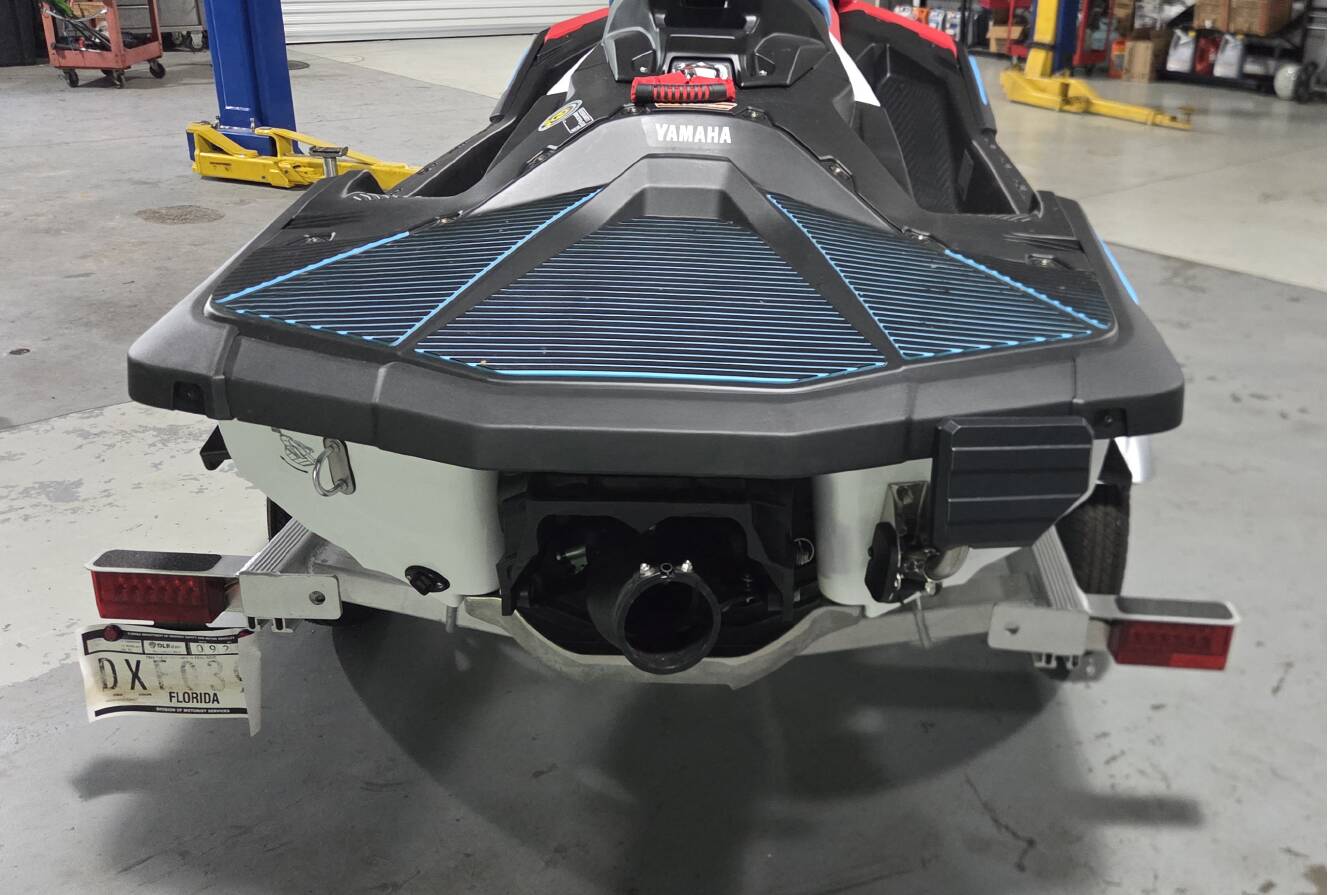 A photo of this 2025 Yamaha WAVERUNNER JETBLASTER DLX 2-UP