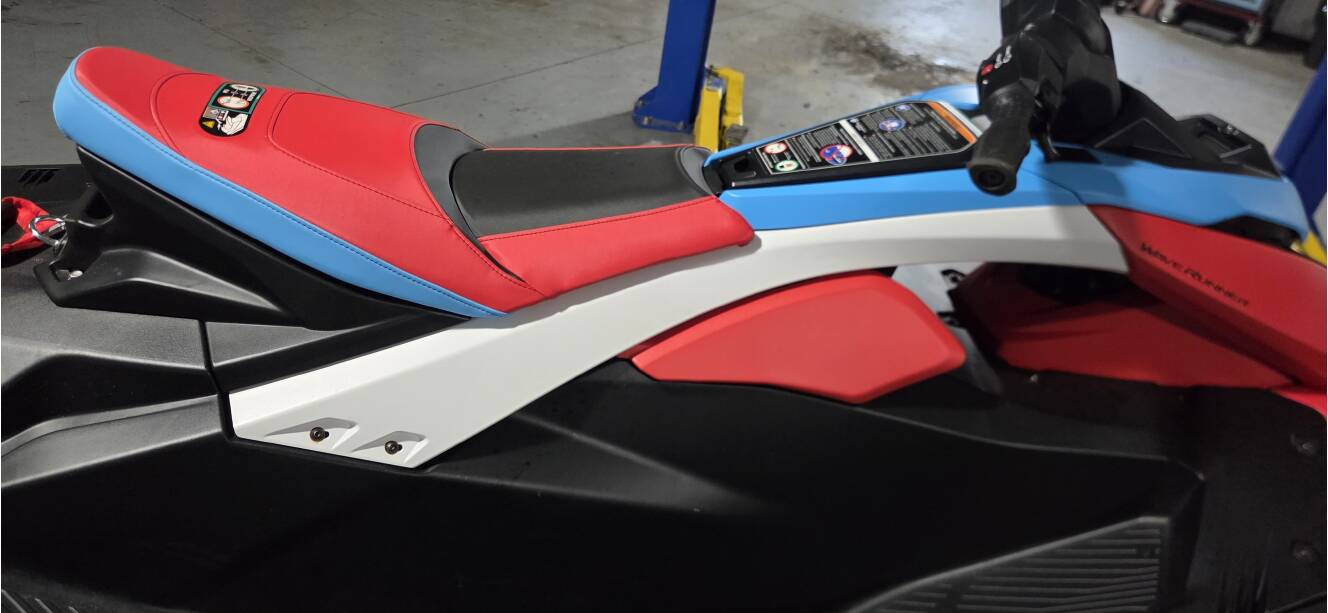 A photo of this 2025 Yamaha WAVERUNNER JETBLASTER DLX 2-UP