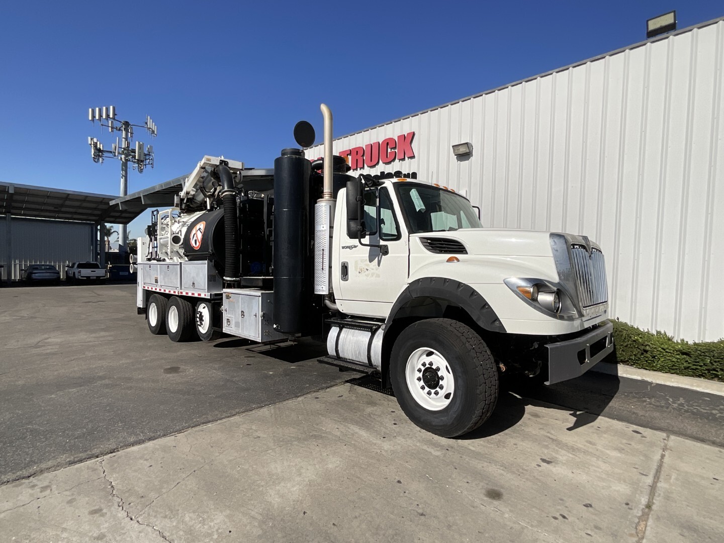 2013 INTERNATIONAL WORKSTAR 7600 in Fontana, CA